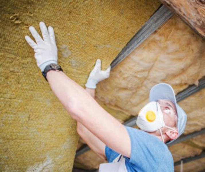 Bijna 15.000 sociale woningen hebben enkel glas of zijn niet in orde met dakisolatienorm
